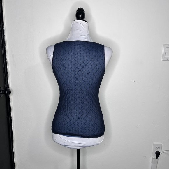 Ann Taylor Petites V-Neck Sleeveless Blouse Size XSP - Picture 3 of 9